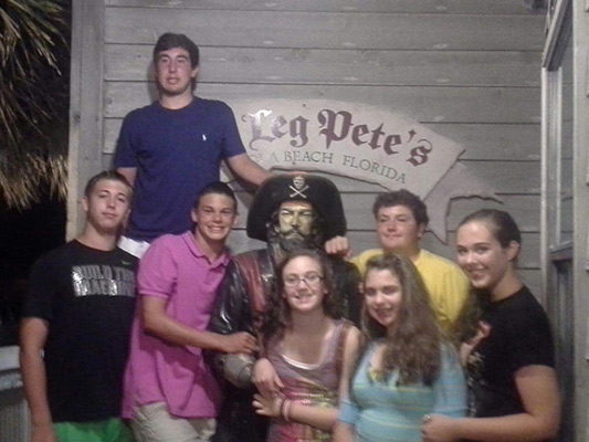 Peg Leg Pete's Dinner with friends and siblings
